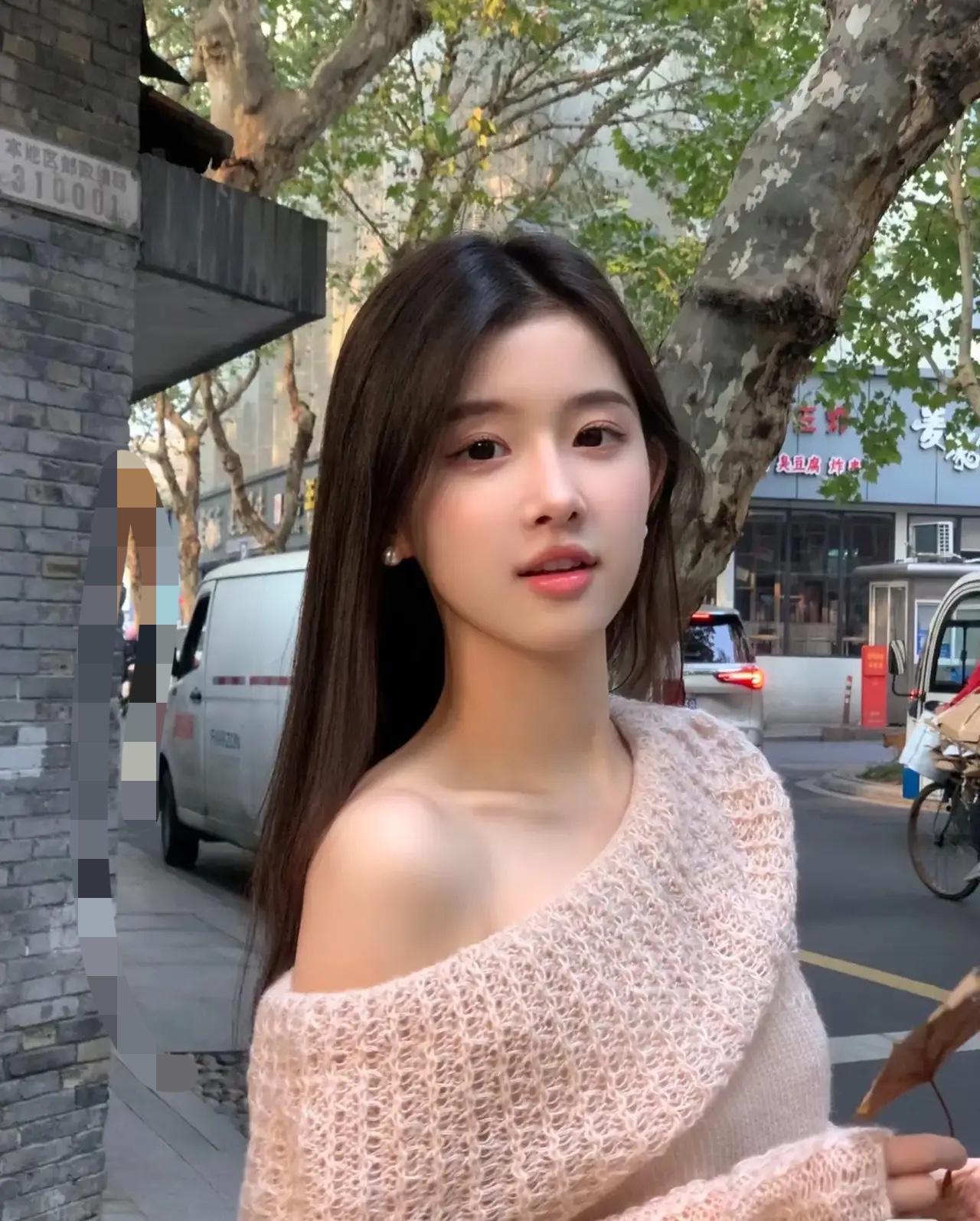 一杯40元的咖啡
成了母女的导火索
侄女昨天发了3250的工资
今天捧着一杯咖啡