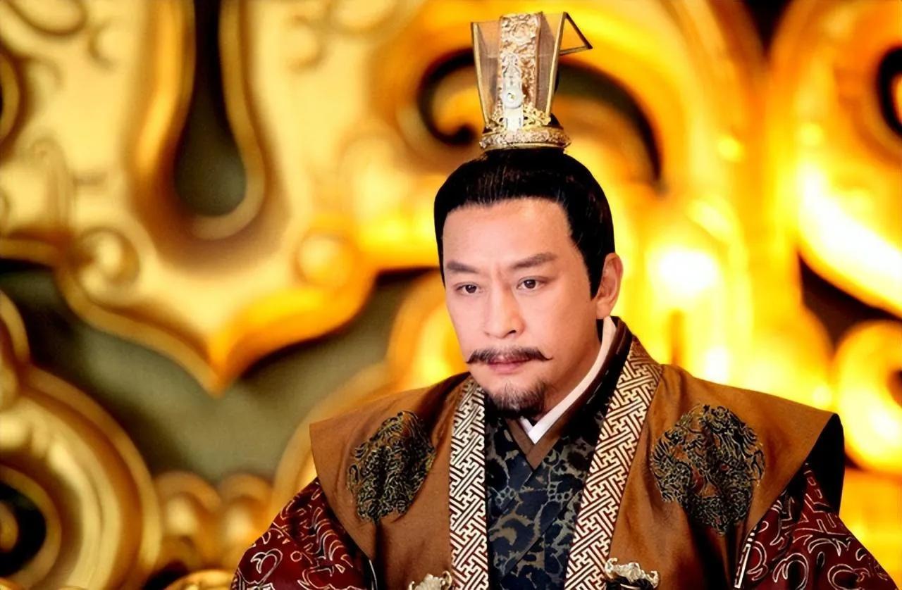 后周开国皇帝郭威，传位给了世宗柴荣，书写了一段五代十国历史最奇特的篇章，并且，柴
