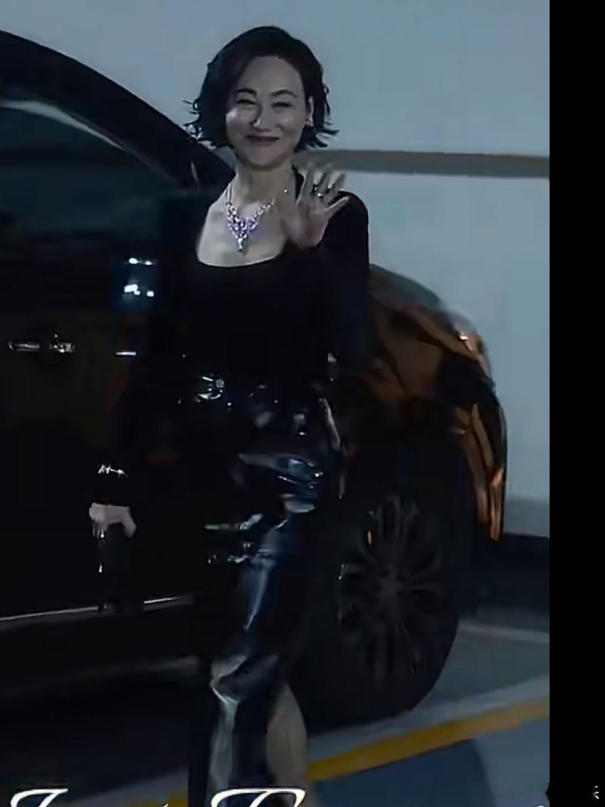 我66岁能不能像惠英红这样最戳我的是惠英红那句话：皱纹是阅历的勋章。现在一堆人往