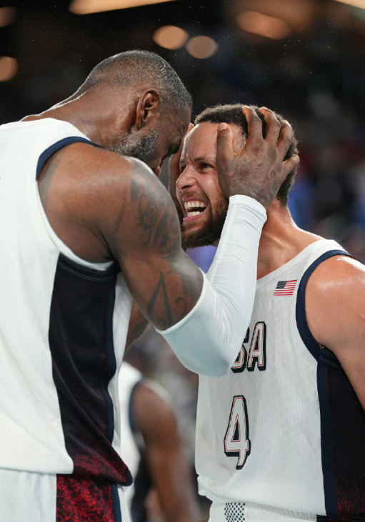 #詹姆斯三双##美国男篮晋级奥运决赛##奥运会#一张可以载入史册的照片詹库杜 太