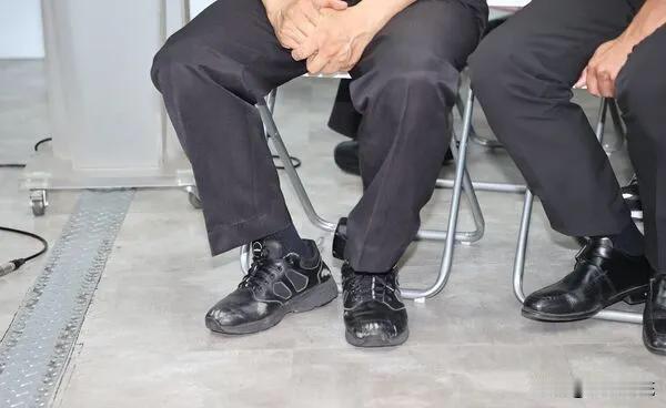 北院裁定续戴电子脚镣 柯文哲怒：再挂下去就把赖清德刻在上面

针对被台北法院裁定