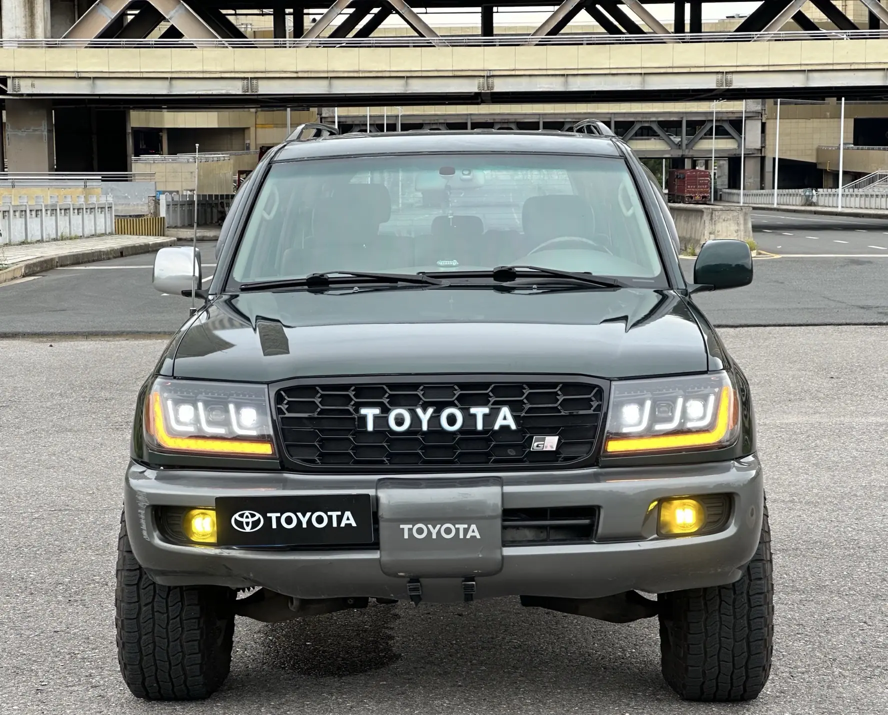 V8/4700