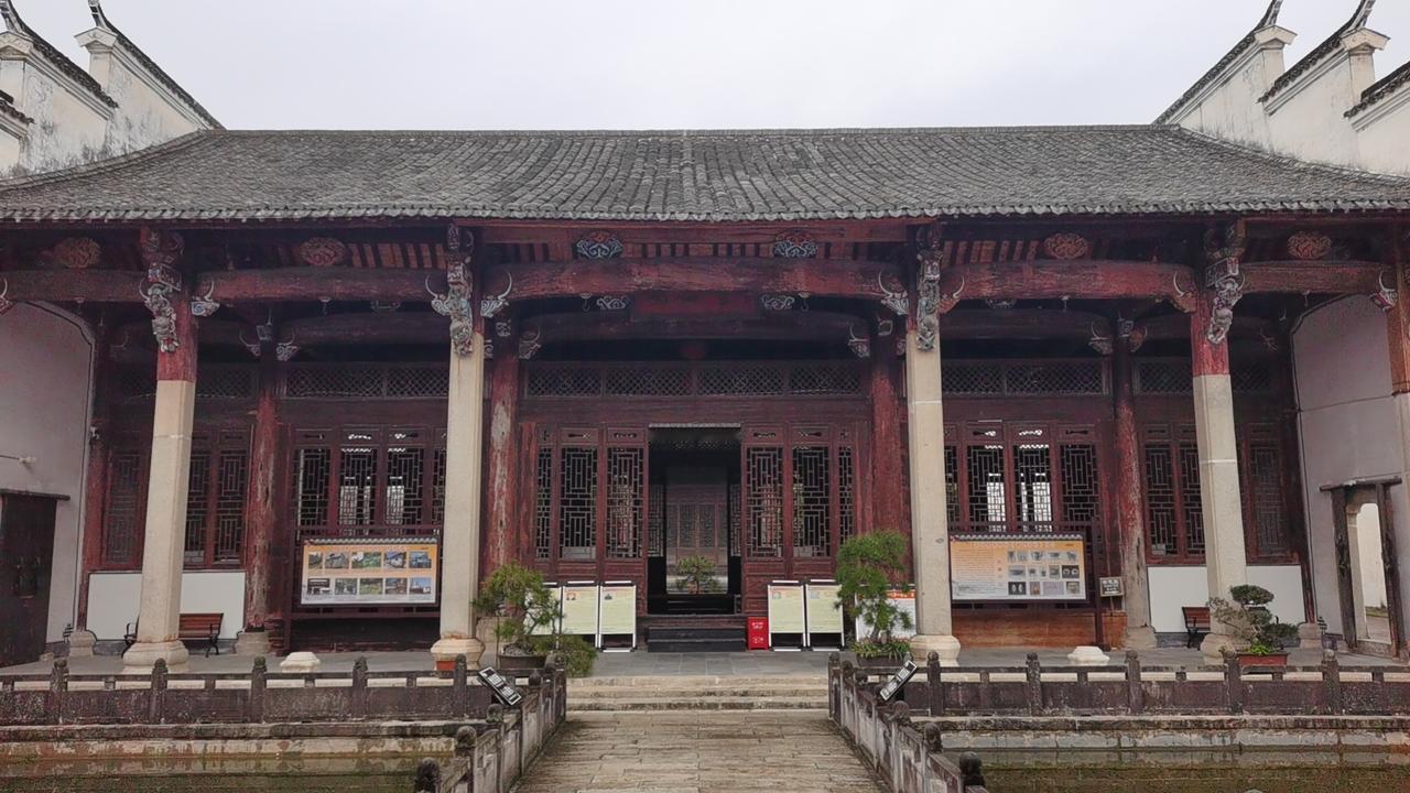 海口旅游攻略
 
海口一到冬天，候鸟们就纷至沓来。这时候呢，机票的价格、租房的价