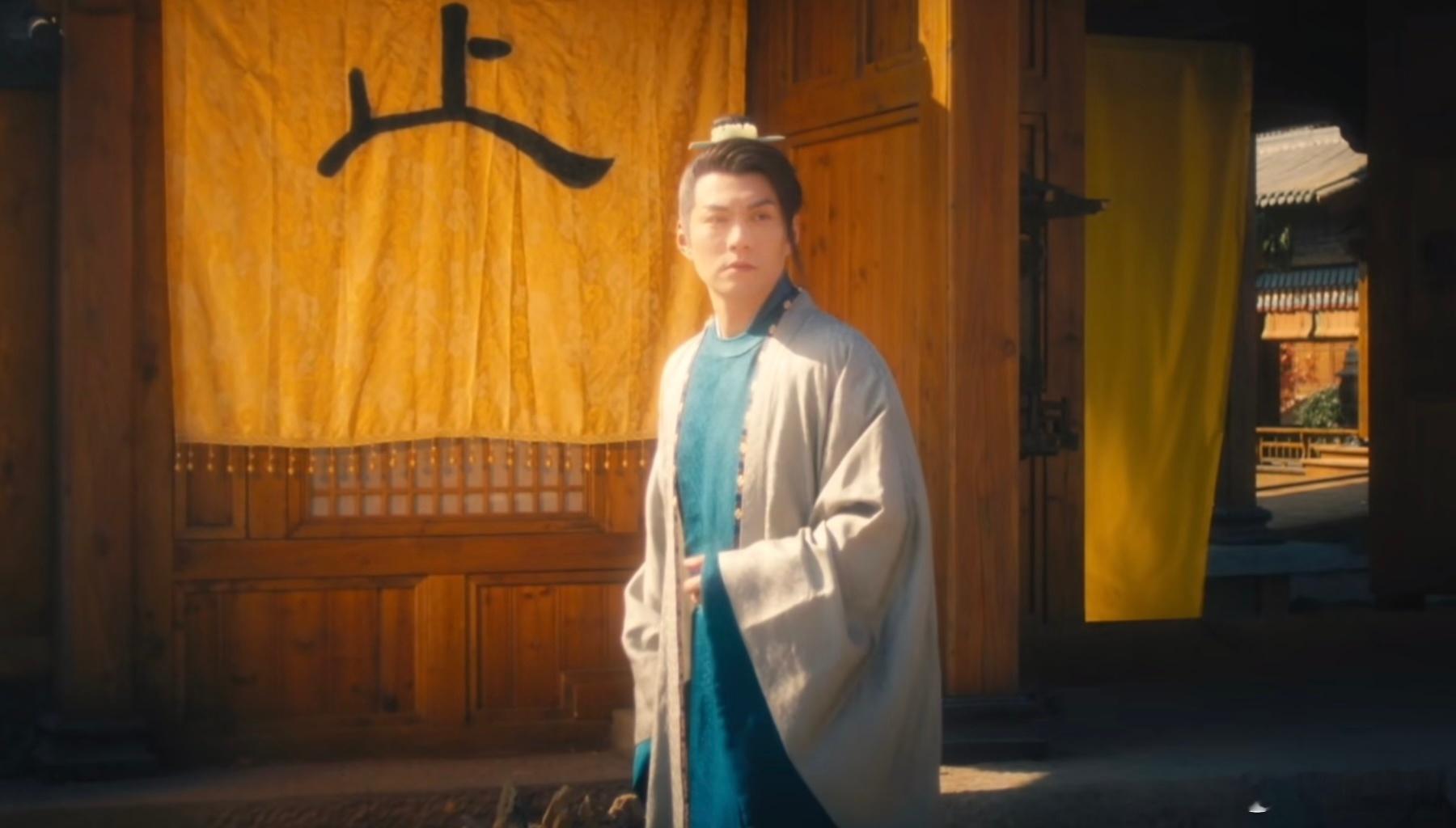 严屹宽做臣做帝都权威 看严屹宽的古装剧，感觉自己置身于那个历史的时空，每一个细节