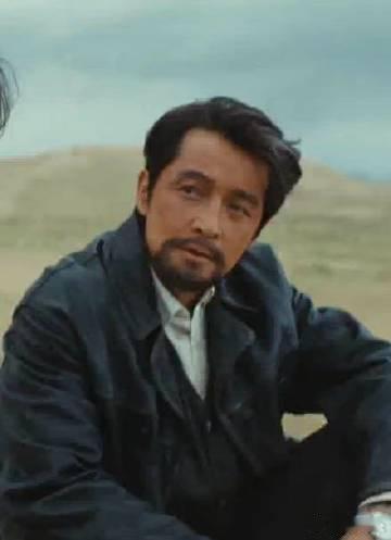 菊椿 有时候在想，杨紫的表演就如同打开了一扇新世界的大门，周游与她的故事让我欲罢