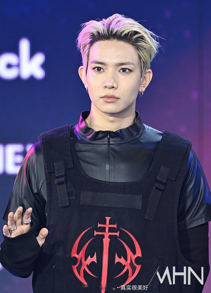 ENHYPEN李羲承、沈载伦Jake、梁祯元、金善禹、朴综星Jay、西村力Nik