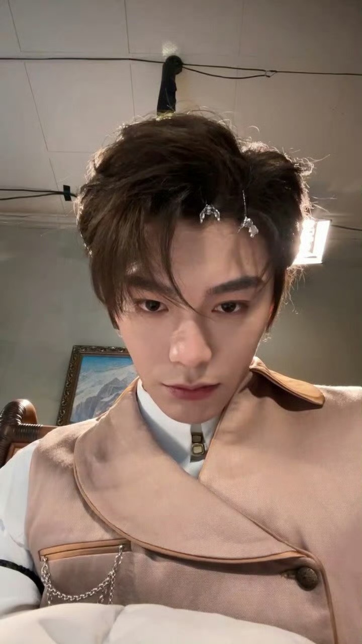 丁禹兮张海虾自拍🤳突然吓我一跳你是一只皮皮虾吗