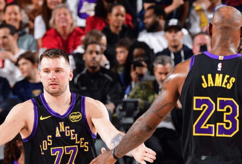 联盟第一刷子东契奇彻底坐实，什么赢球不赢球的，一心只想刷数据，球队输赢在他眼里不