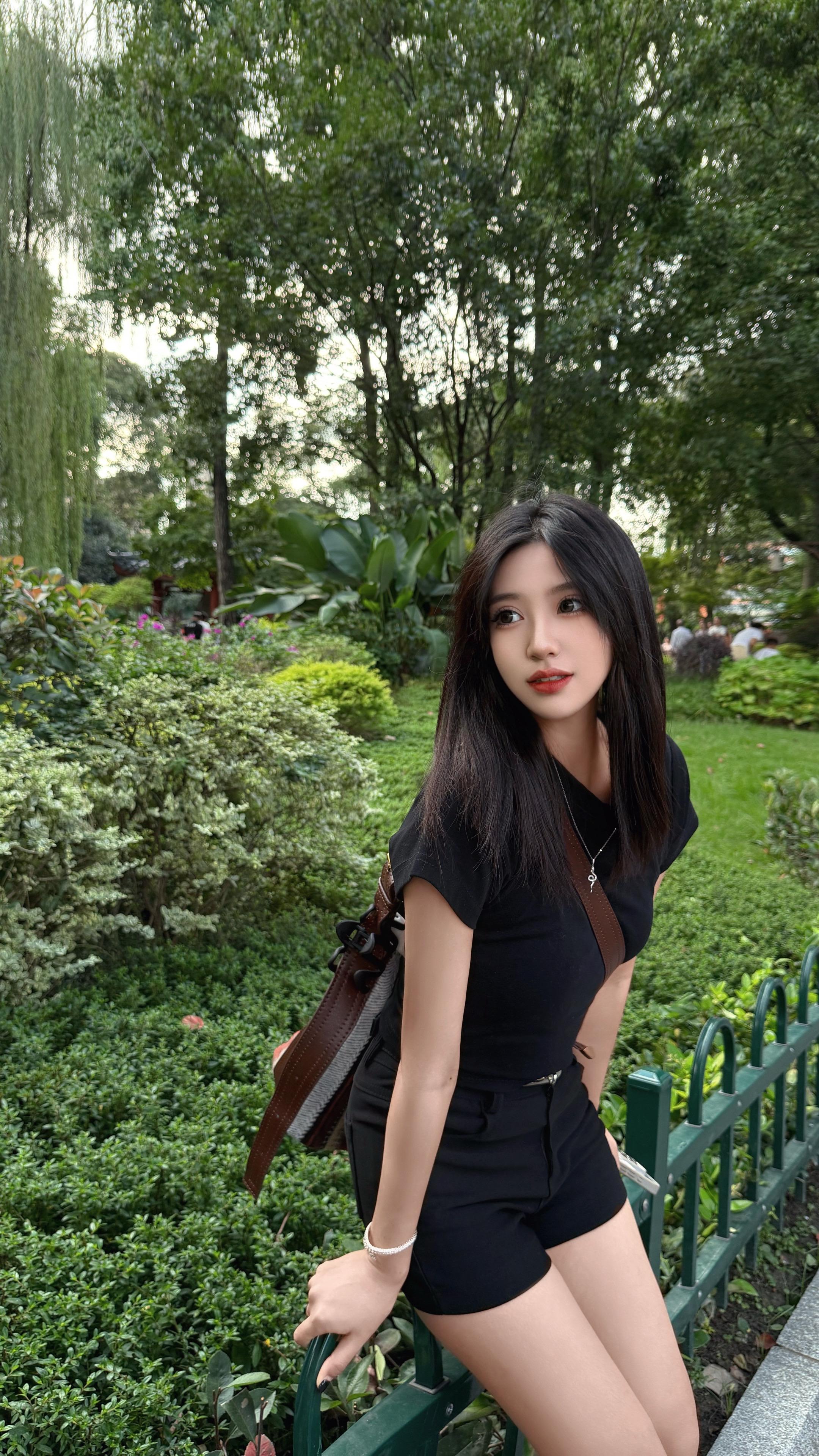 撑着悲伤不回头