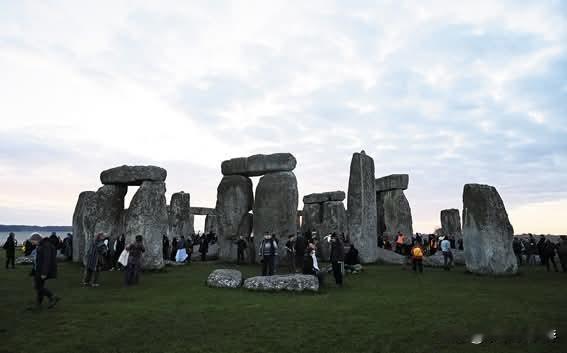 巨石阵搬运者“是人类而非冰川”
 
澳大利亚科廷大学的一项新研究提供了迄今为止最