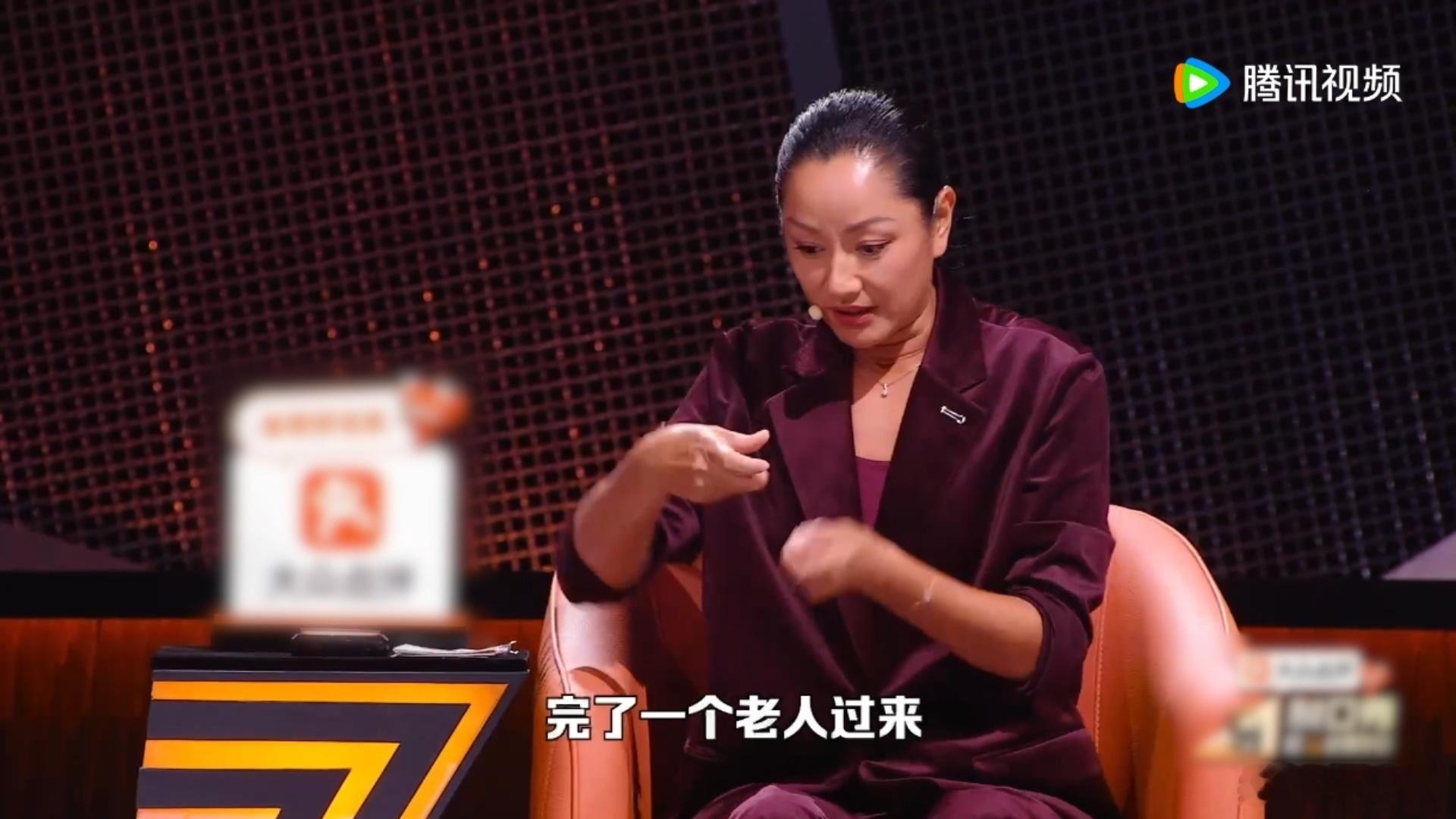 瞿颖签售会被大爷误以为领鸡蛋脱口秀和Ta的朋友们 谁能想到明星签售现场，被大爷当