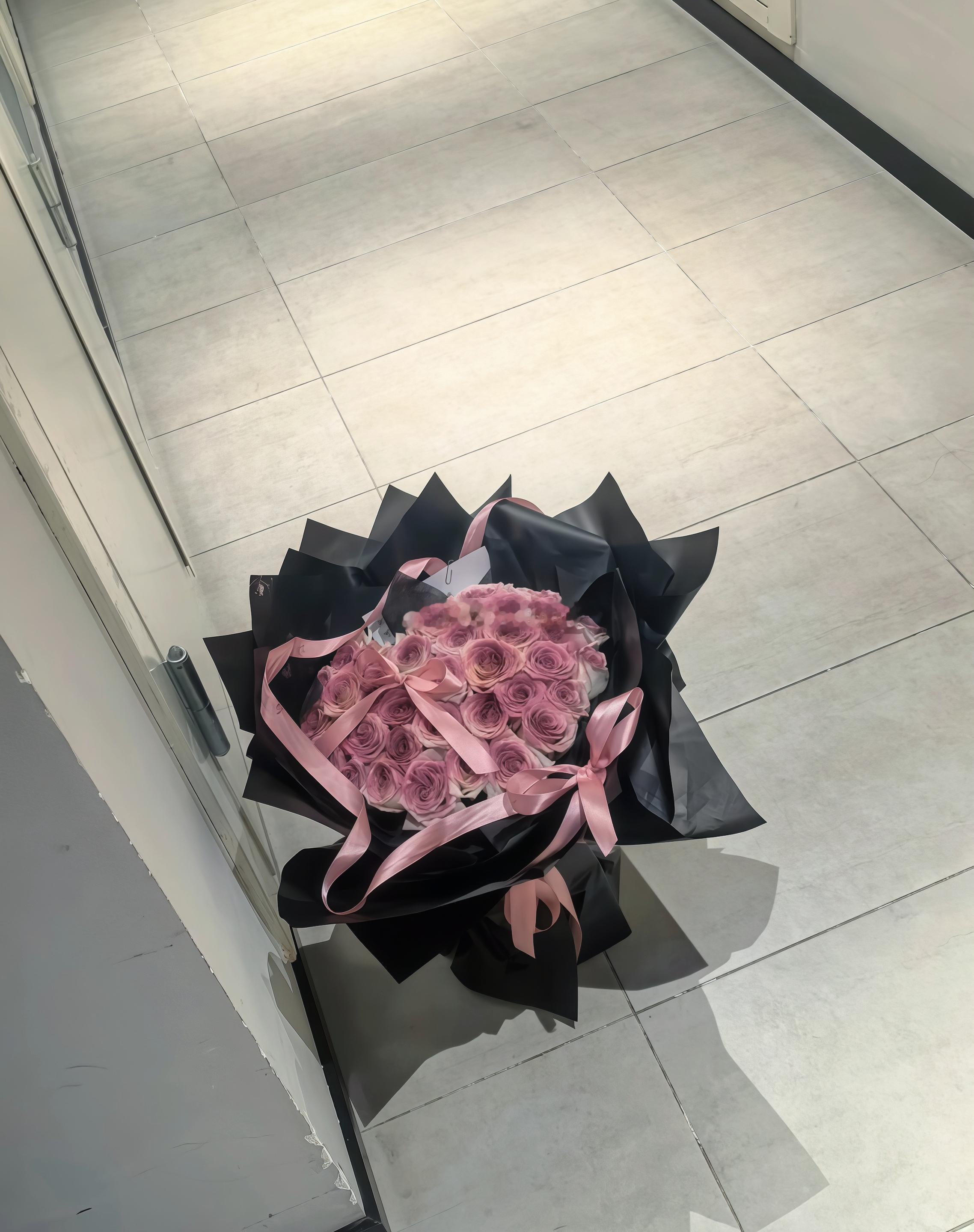 山风晚晚 让你心动的人，给你不了你心安，让你心安的人，给不了你心动。山风晚晚