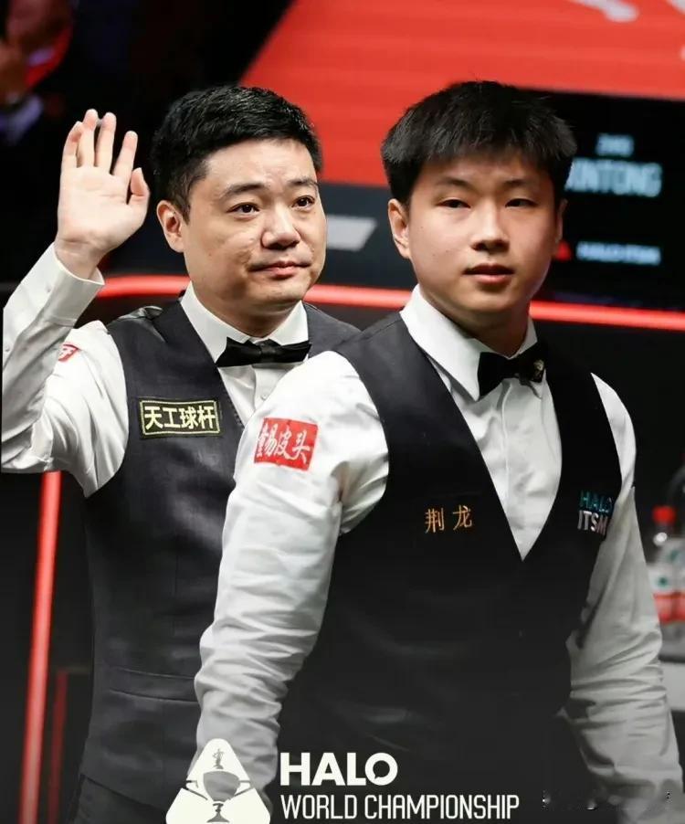 斯诺克上海大师赛赵心童6：1横扫丁俊晖晋级4强，从而坐稳中国一哥的位置！本场比赛