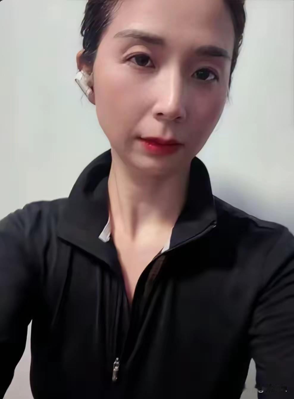 果然被网友猜中
丽丽这波直接喊出“为千万女性发声”
女拳打得也太
响了吧！先声明