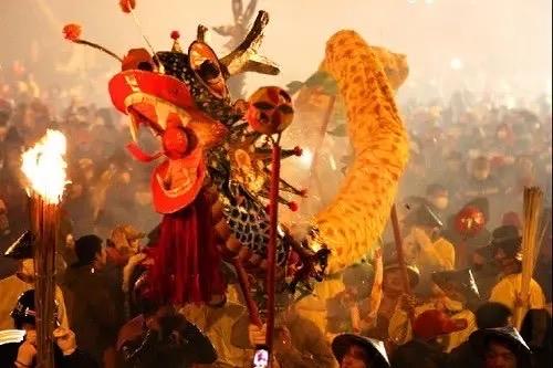 千年炮龙舞动宾阳：一场燃爆千年的东方狂欢

你见过万炮齐鸣中巨龙狂舞吗？在广西宾