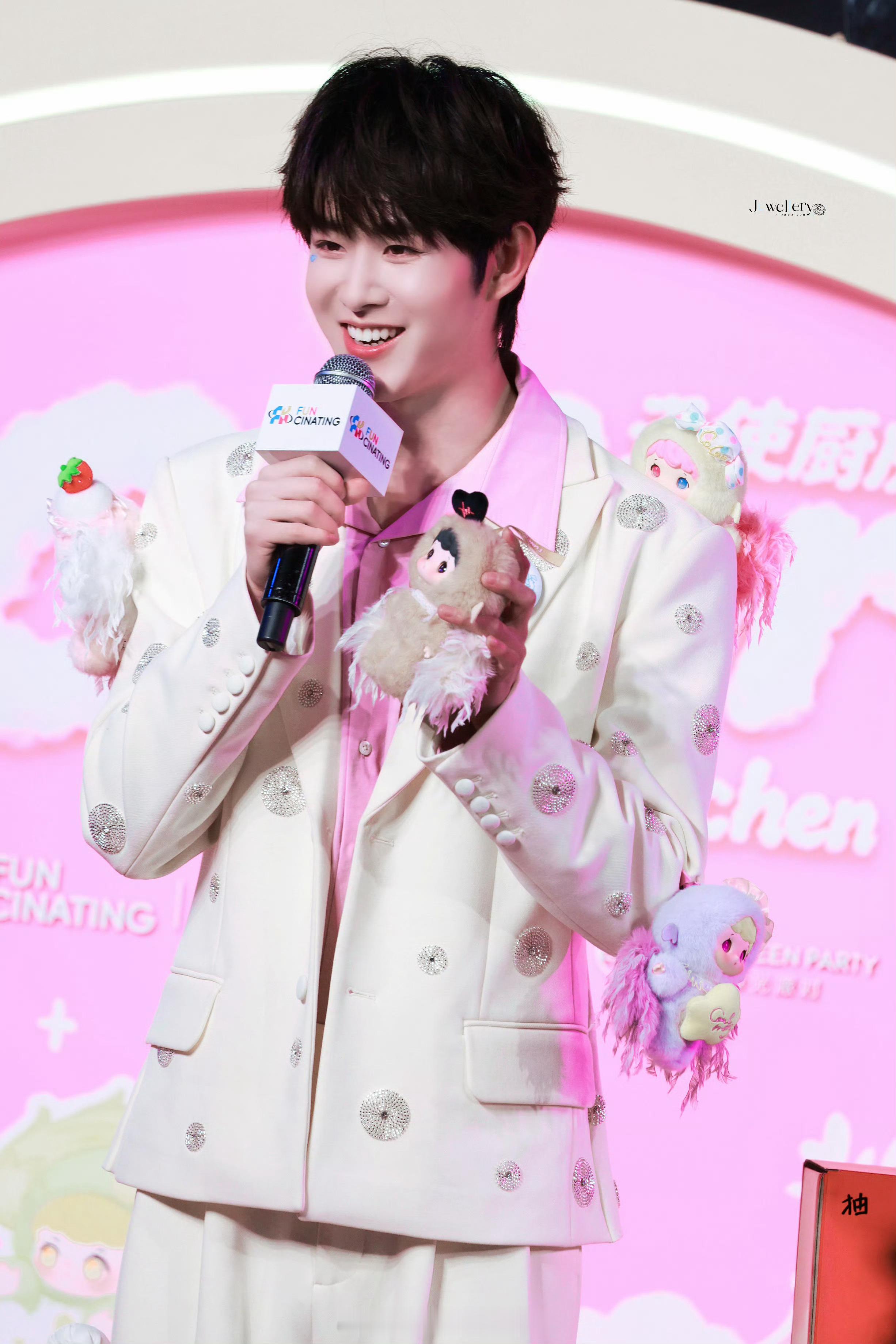 田嘉瑞今日范趣町活动饭拍  好可爱的代言人🥰 