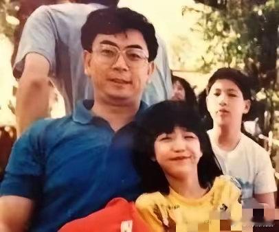陈妍希就是岑妗本人，陈妍希的父亲，在1994年给湖南江西遭遇洪灾的员工家庭汇款2