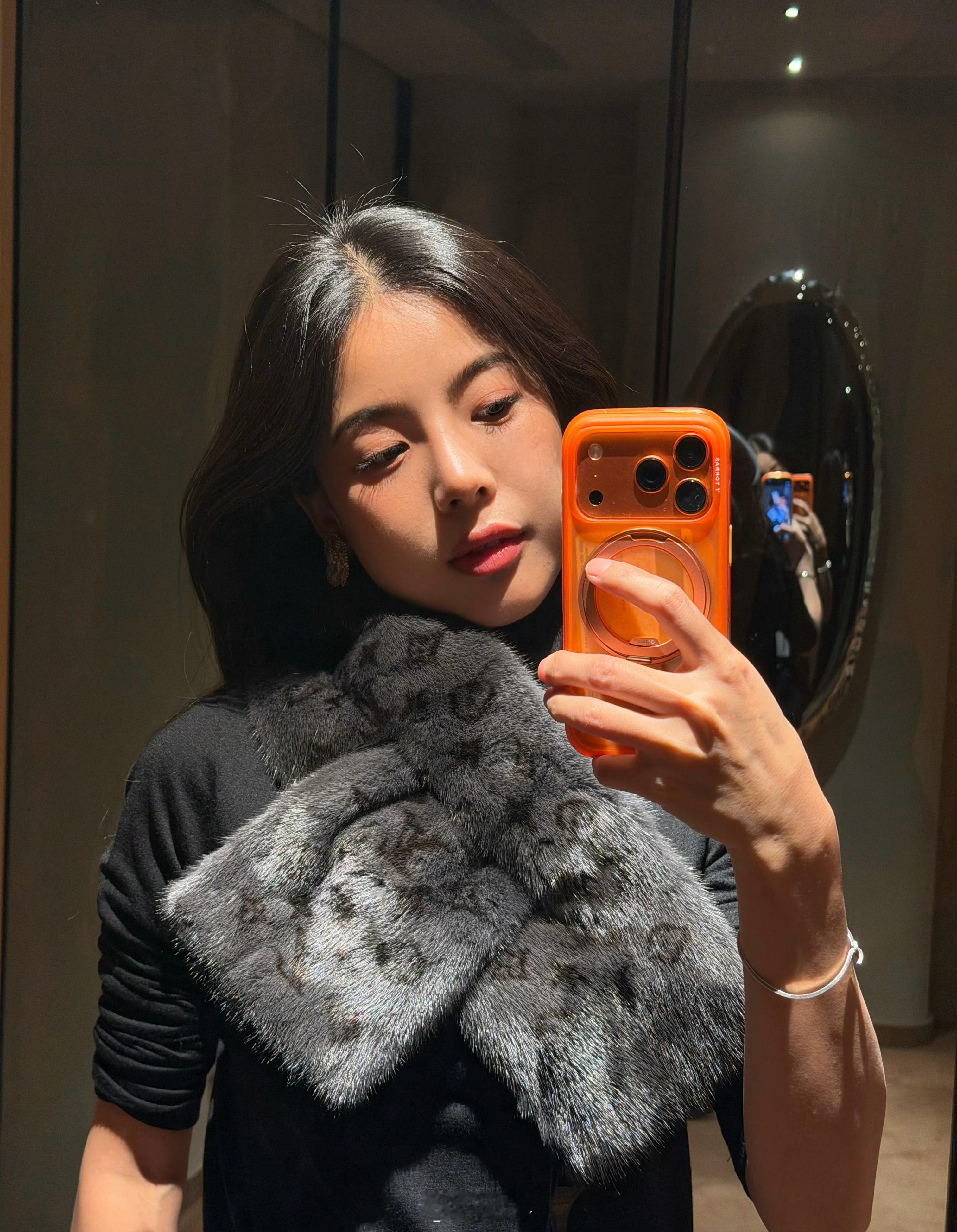 开卖之前：iPhone 17 Pro Max外观真丑，橙色真特么丑；开卖之后：满