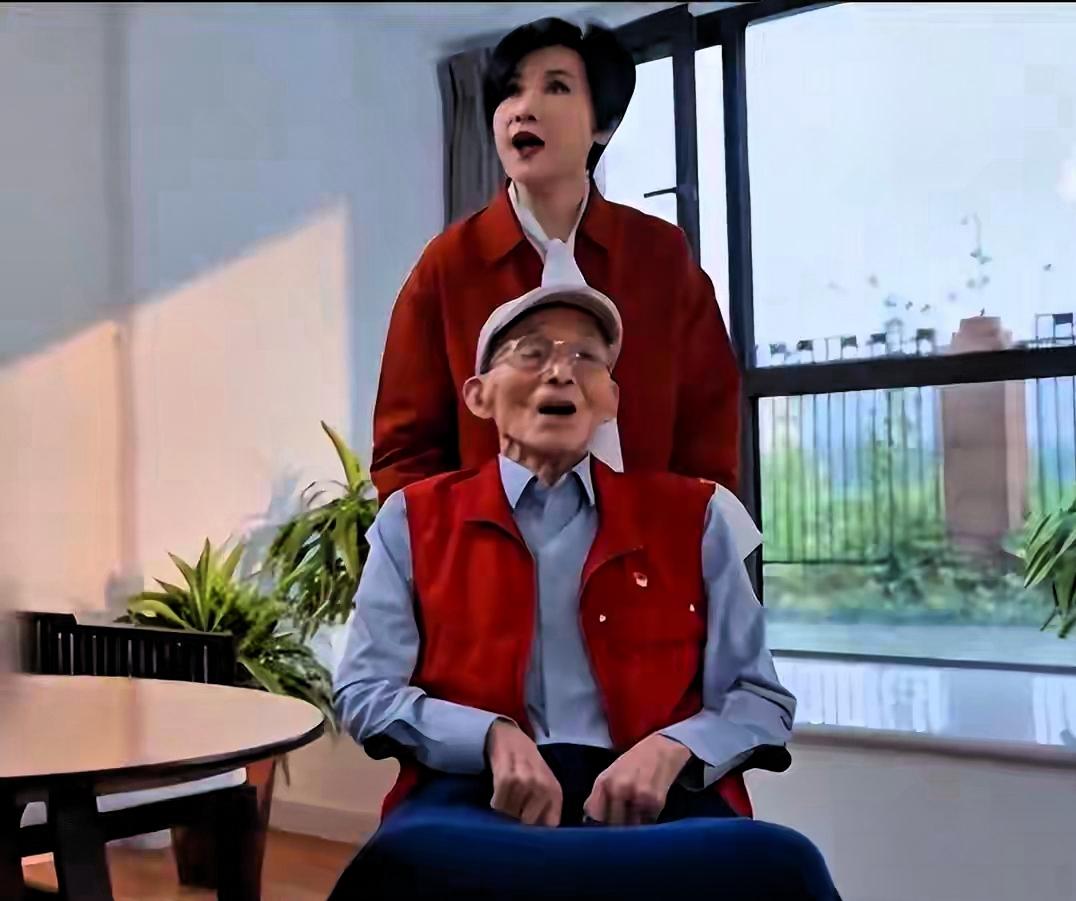 谁也没有想到，游本昌先生辞世仅仅一天，大众的目光落在45岁的女儿游思涵身上。无儿