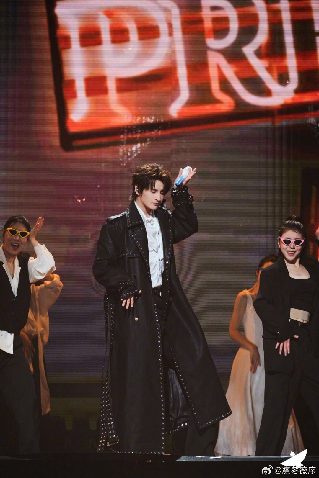 张远演唱会换装堪比F1换胎张远演唱会换装f1比赛换胎 张远的演唱会细节真的很加分