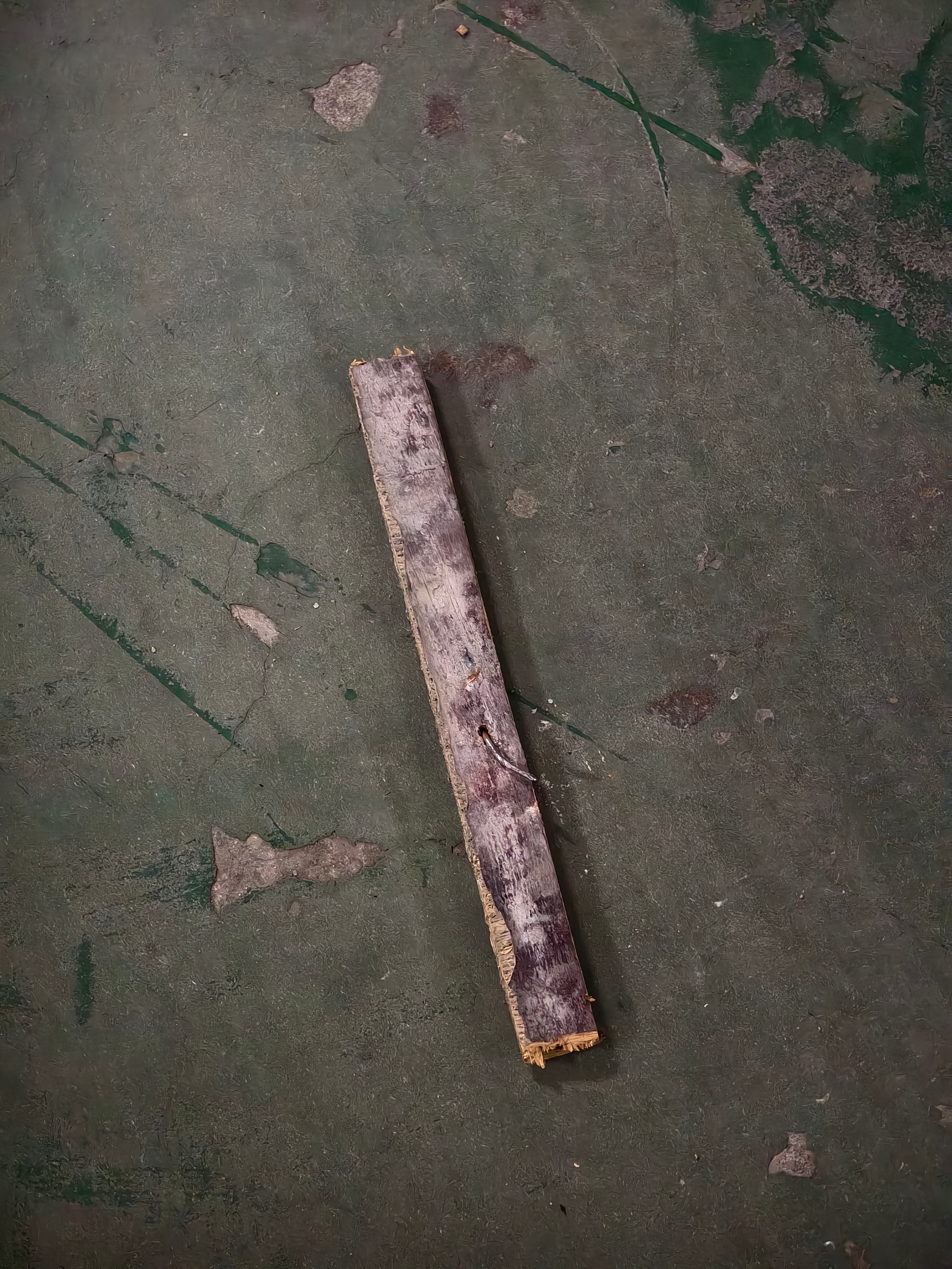 前几天又在小区车库把胎扎了，补胎100，完全不知道怎么索赔