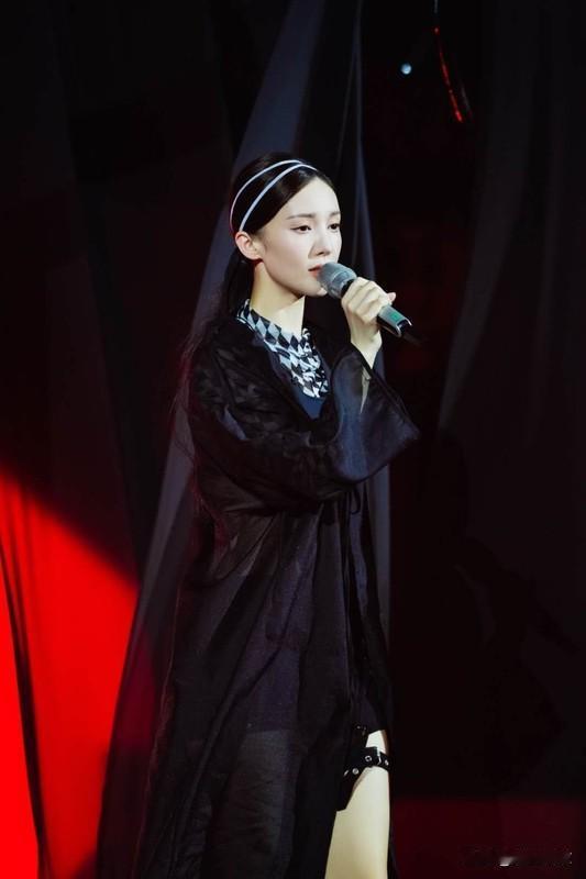 娱乐圈又爆大瓜！2026年1月29日，演员金晨被爆2025年3月在浙江绍兴驾车出