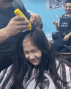 我们这到夏天很多人就喜欢剃光头，清爽还容易保持卫生![赞]