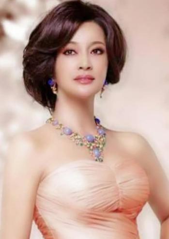 1982年，刘晓庆到南京演出，遇见了正在拍戏的迟志强，晚上几杯酒下肚后，刘晓庆让