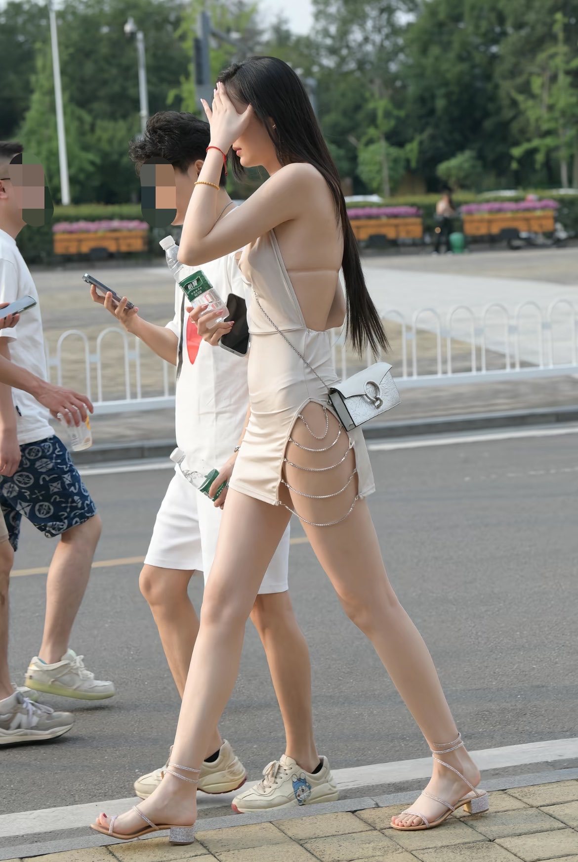 如果这是你女朋友，你会介意她这么穿吗？ 