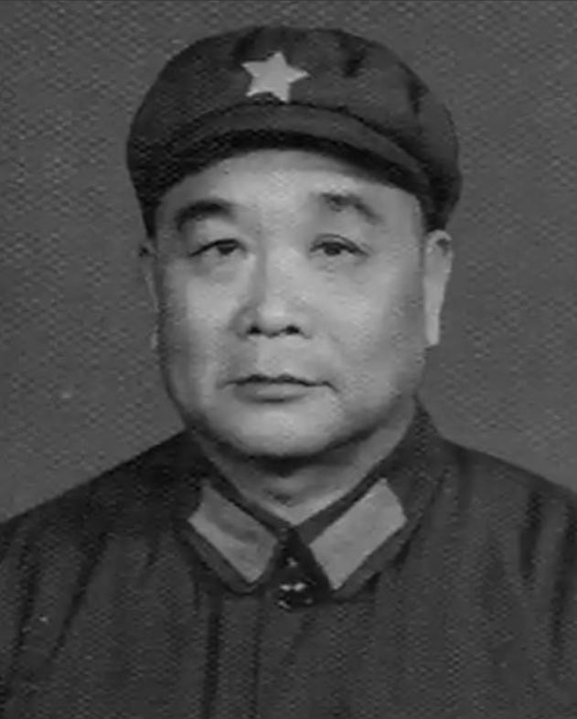 1950 年，恩施军分区司令员王定烈乘车去剿匪，途中得知参谋在出发前打了电话，他