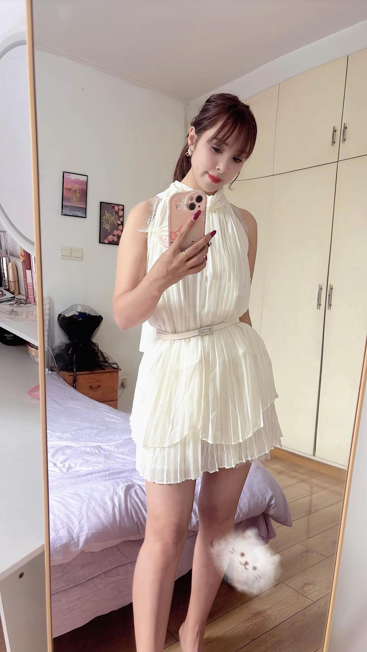 去喜欢那个能让你安心做自己的人，去珍惜那个懂你不易、彼此成就的人。好的关系从不是