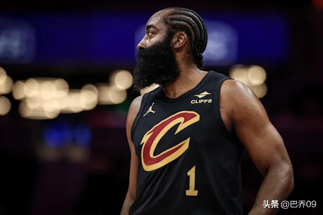 盲目喷来喷去真没意义，这场骑士其实有不少积极的地方。
莫布里的三分越来越有样子，