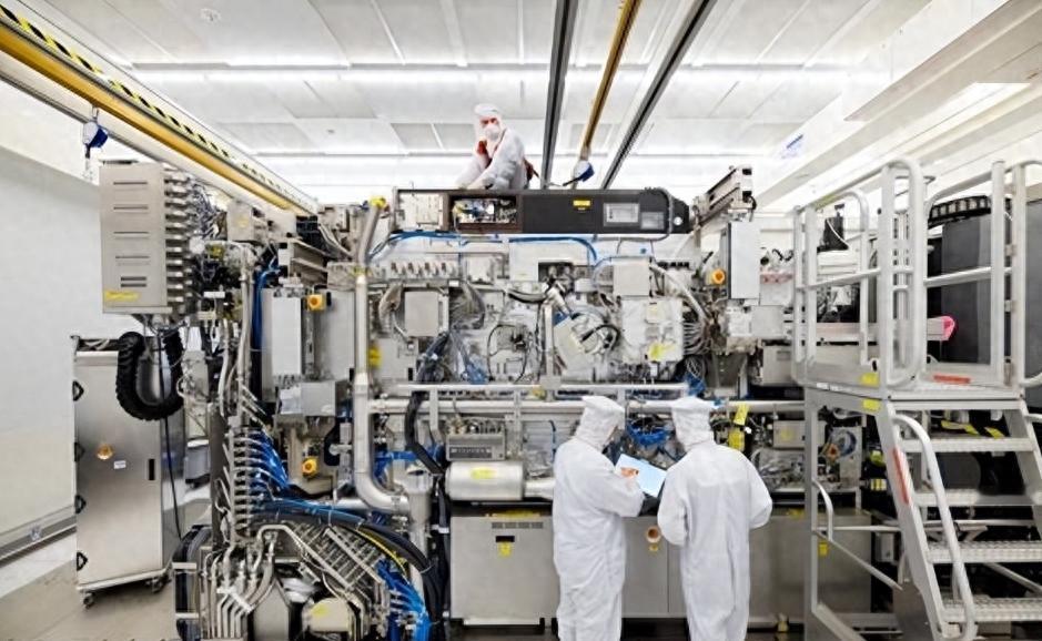 只差光刻技术，日媒：中国将成日荷后，第三个造光刻机的国家！


11月末，当俄罗