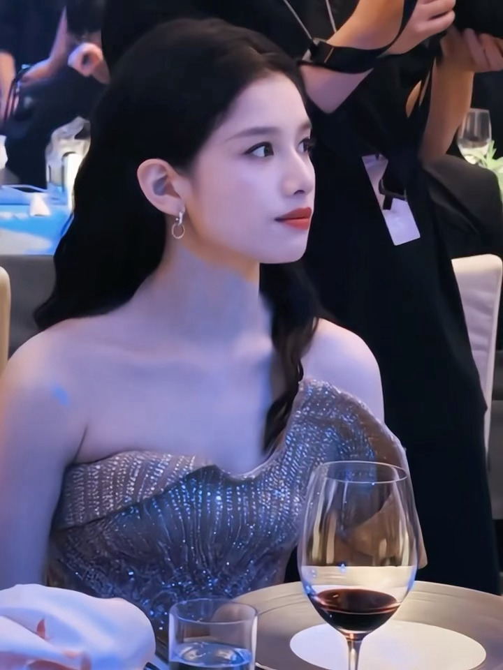 ELLE晚宴ELLE晚宴群星路透🈶大家觉得谁的状态最好[awsl] ​​​