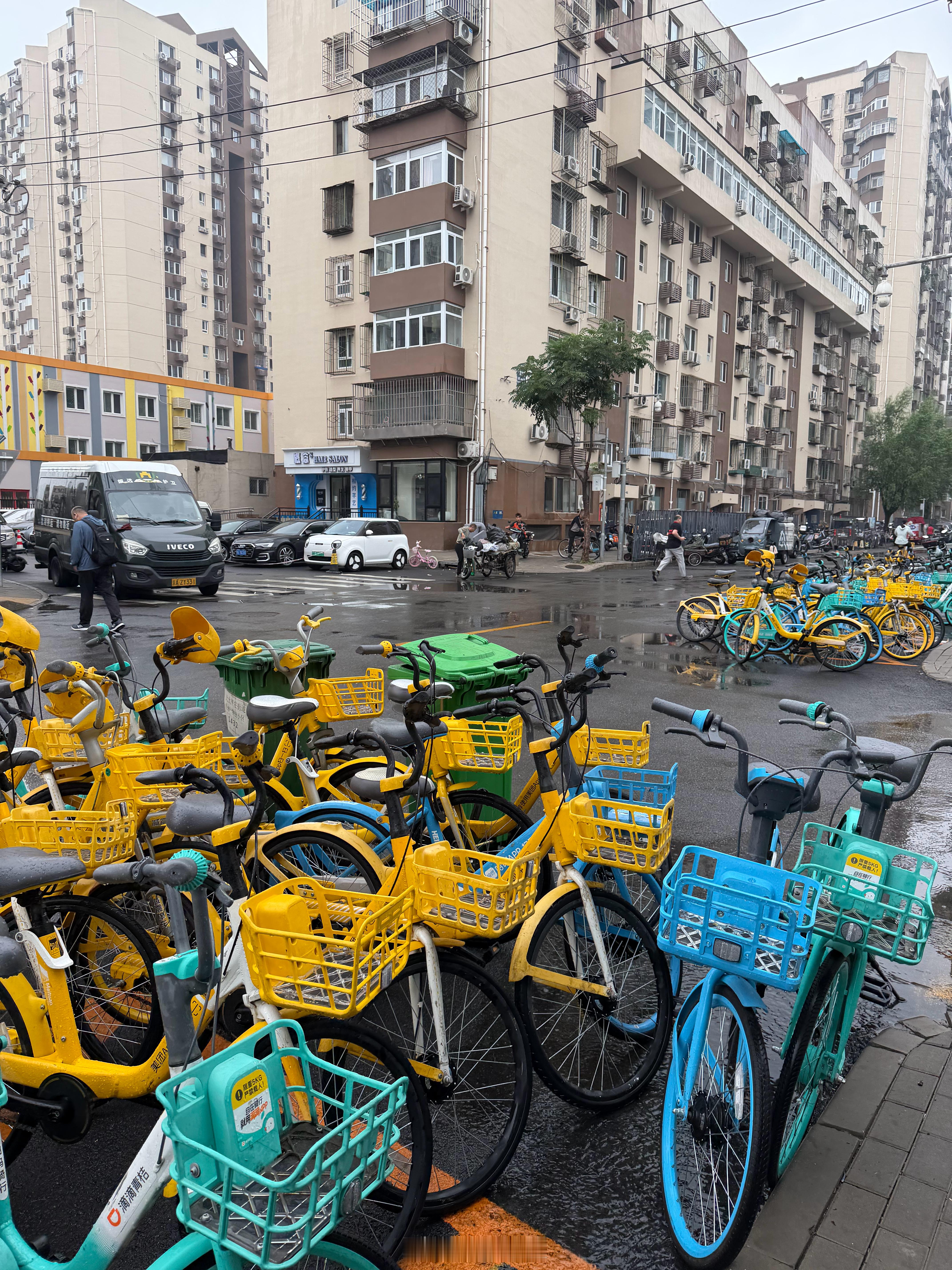 北京5区有大暴雨北京暴雨 感觉北京真是天选打工之城昨天晚上10点开始下大雨一直下