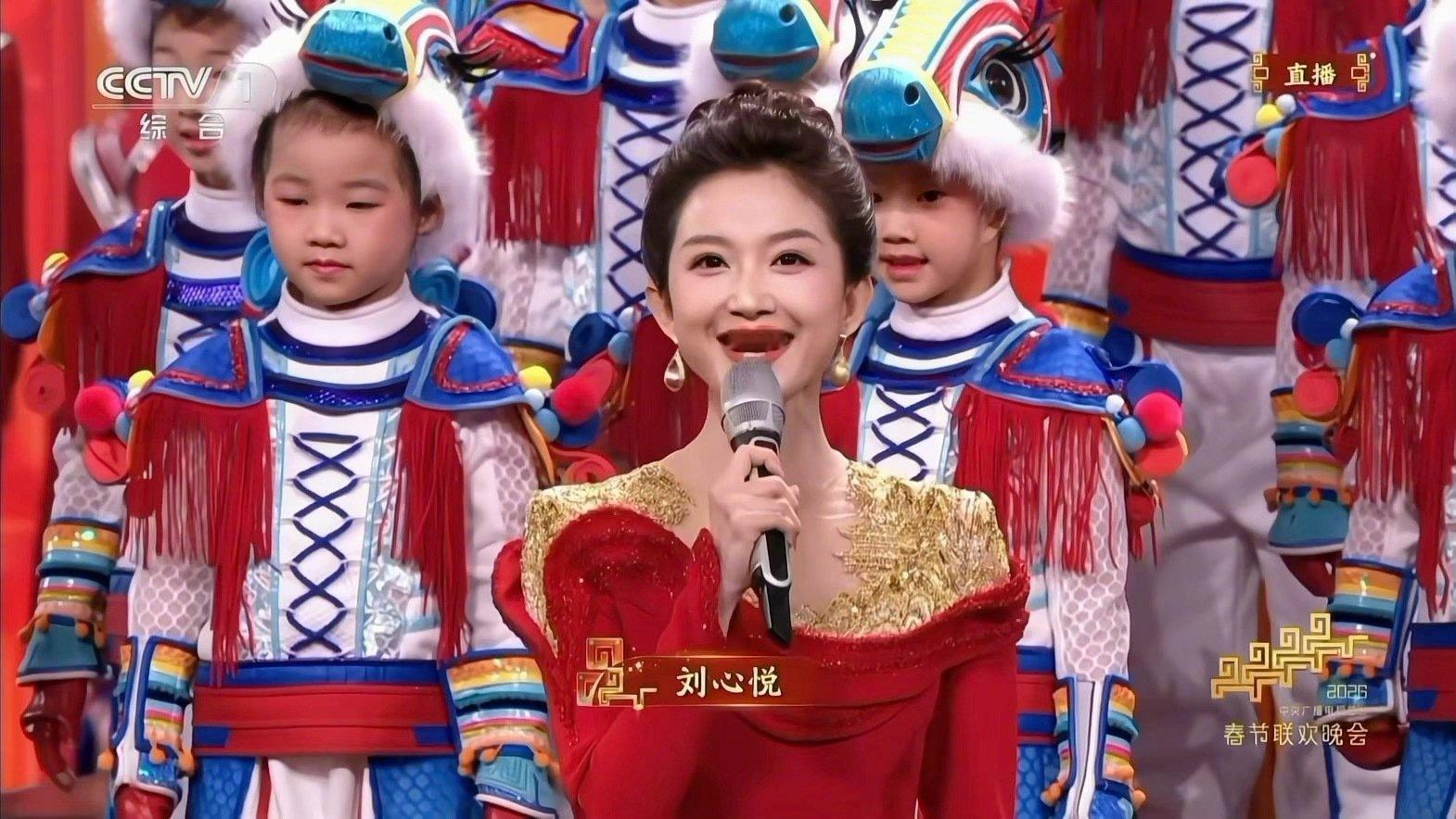 可能最大亮点是主会场主持人终于有了一位校友？ 