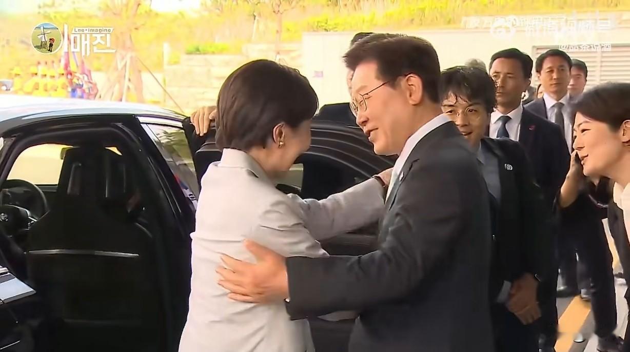 韩国以隆重的传统古代仪仗阵容，用高规格礼遇迎接高市早苗，就是这接待场面看着有点别