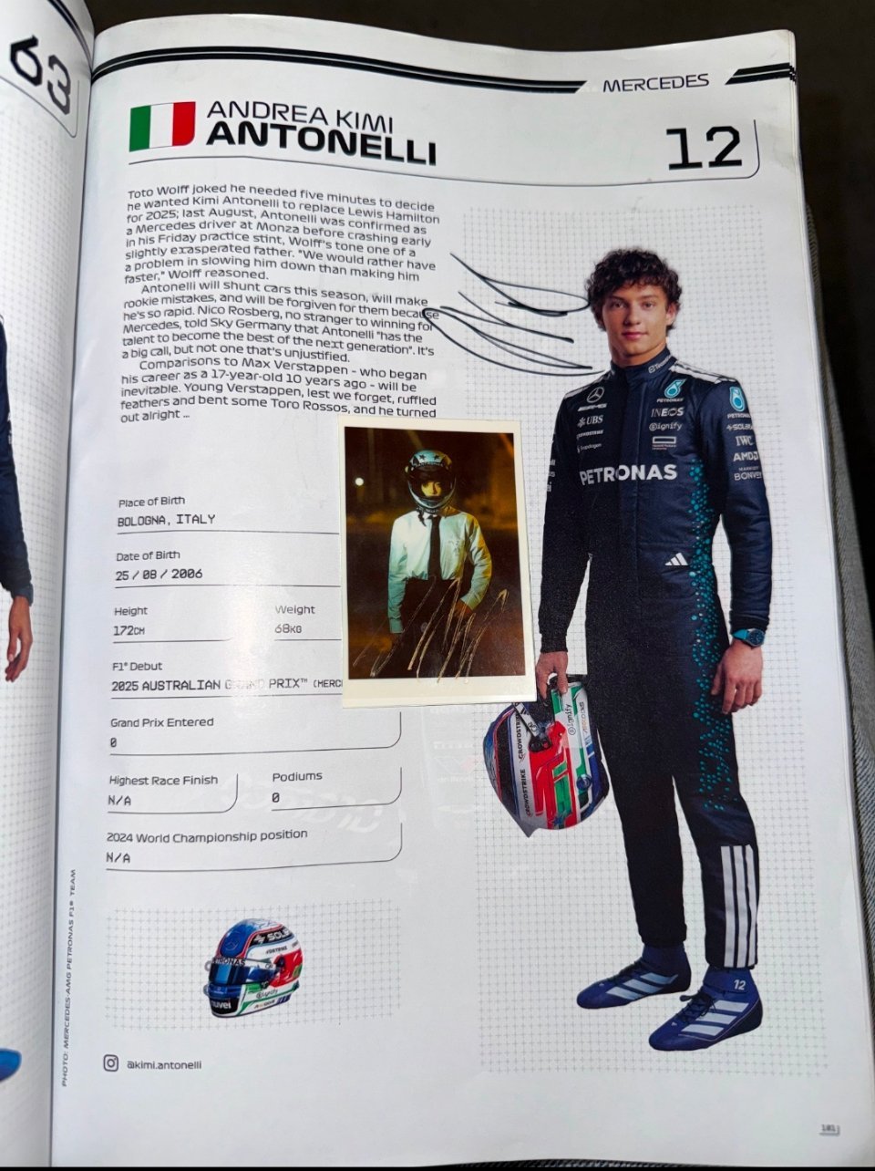 穆祉丞恭喜安东内利夺冠之前就听说穆祉丞有拿到安东内利的签名，现在亲眼看着偶像拿下