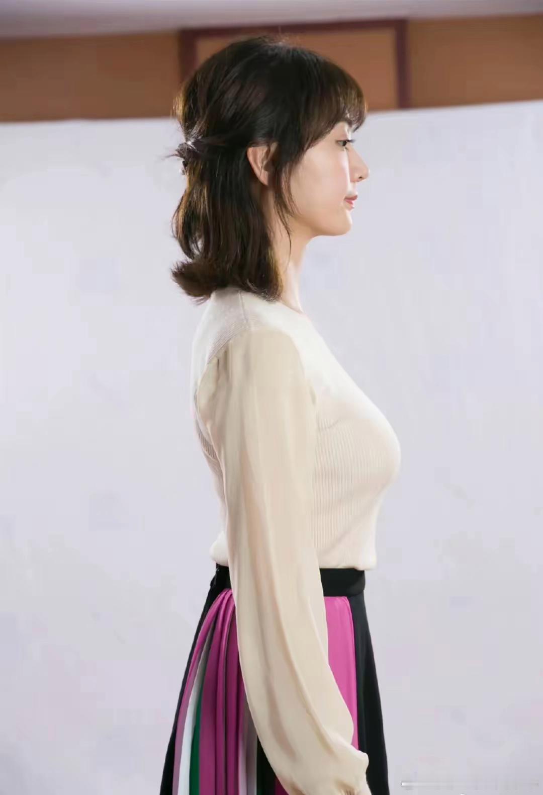 演员潘之琳，电视剧《光荣时代》里的白玲，身材这么好的吗 