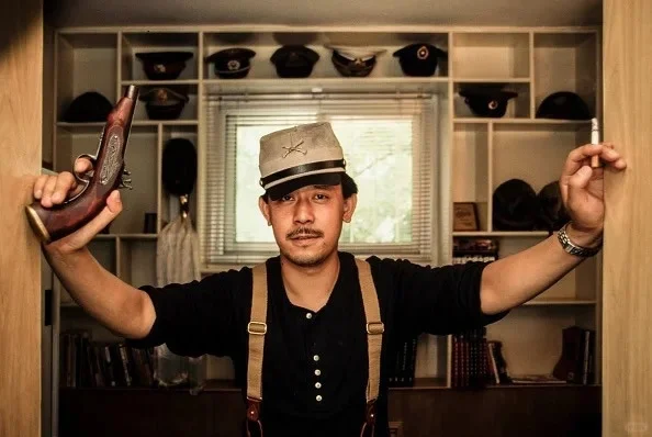 1995年7月，姜文在他北京的办公室里