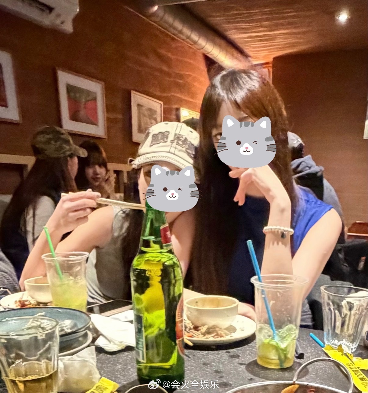 伦敦偶遇Lisa吃川菜Lisa在伦敦点冰红茶 字正腔圆的点冰红茶，好可爱的Lis