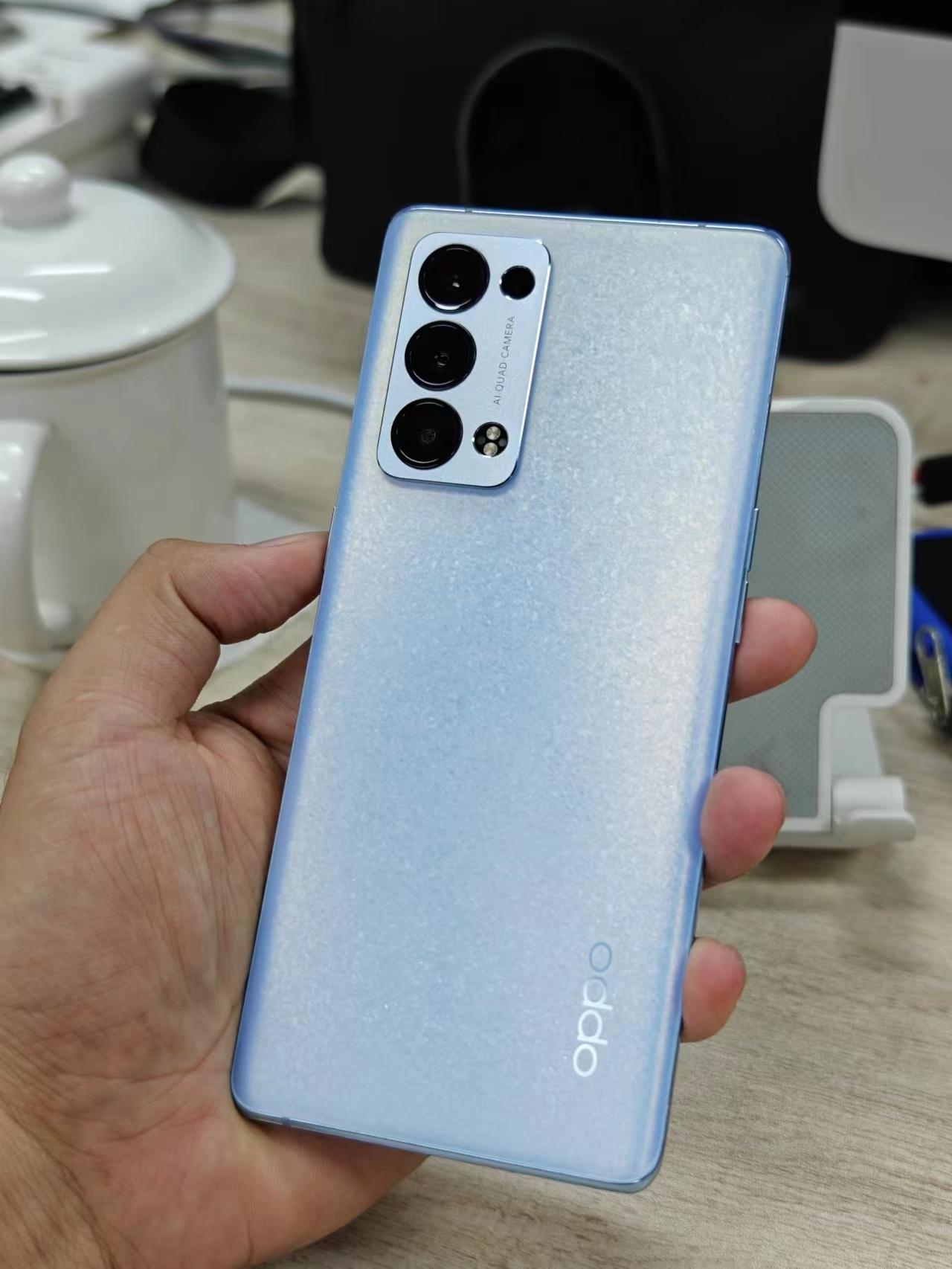 这台Reno6 Pro+「夏日晴海」的颜值和性能来说，也是当年中端手机中扛把子级