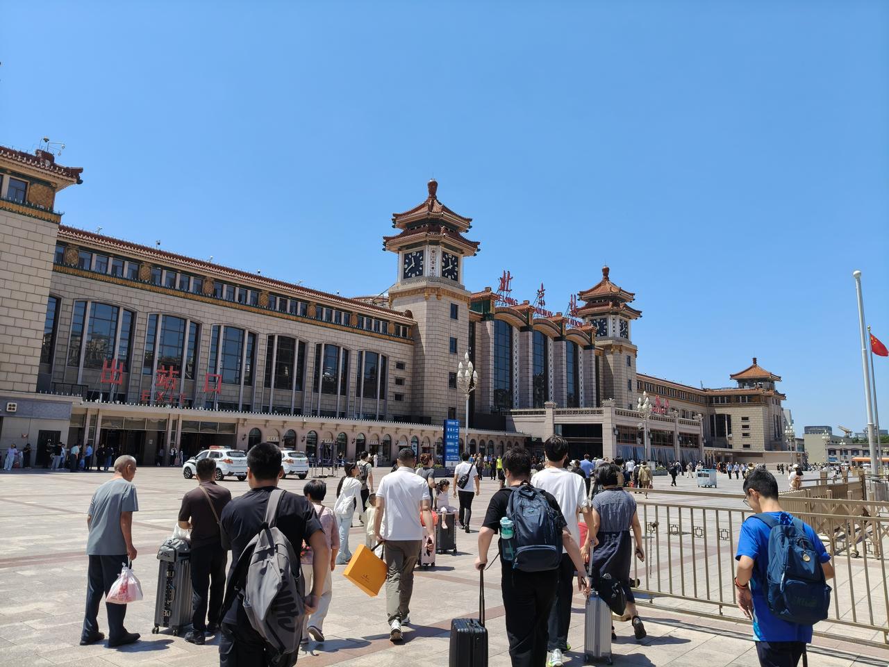 静静地来，悄悄地走，北京很好就是太热，消费高点，是一个有人情味的城市。
北京气温
