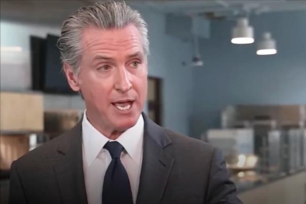 震怒！加州州长抛出一个灵魂拷问：炸弹为何对准女童？

3月2日，美国加州州长纽森