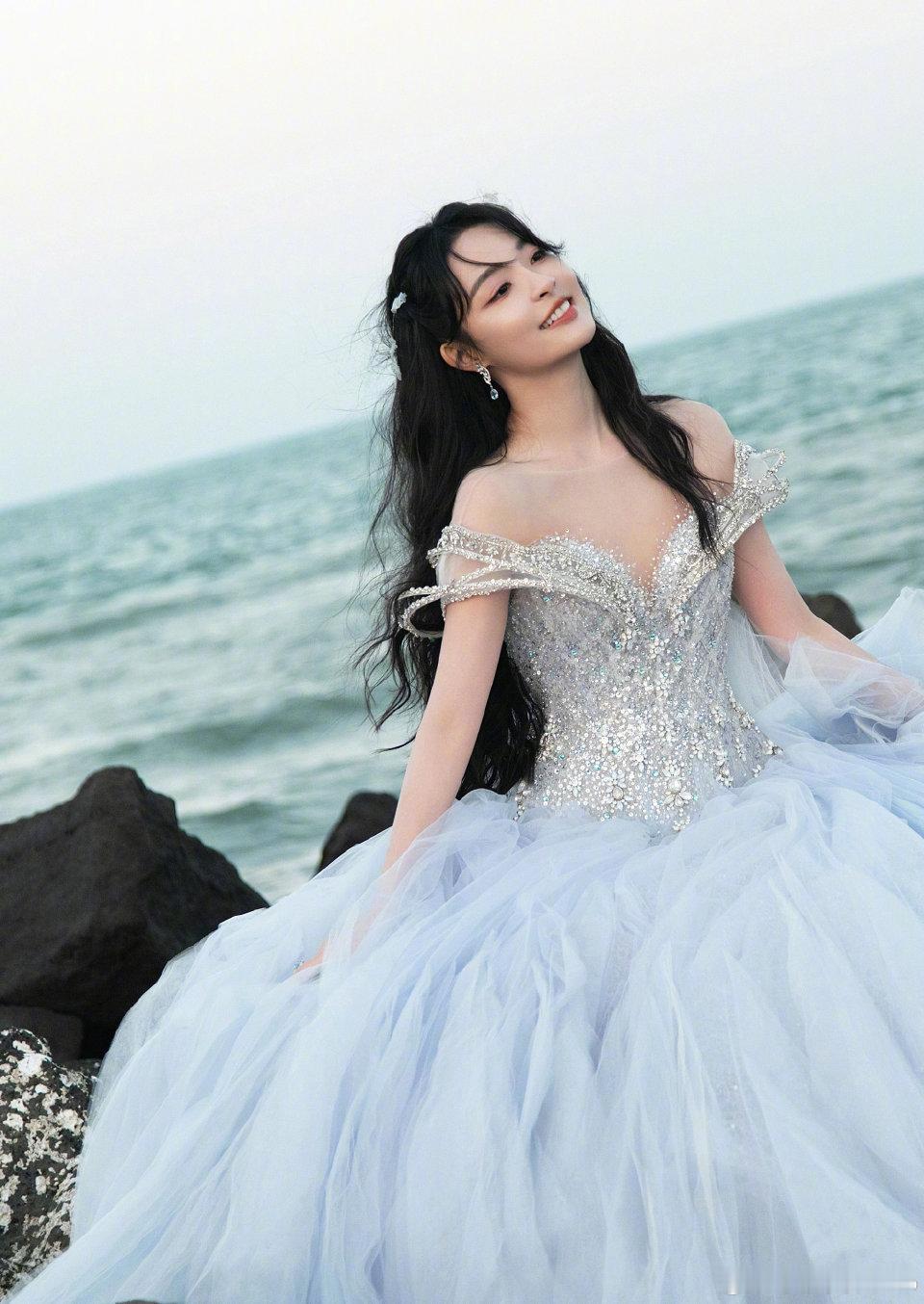 李莎旻子 口条李莎旻子逻辑清晰到可怕，口条利落又丝滑，全程不卡壳不拖沓！ 