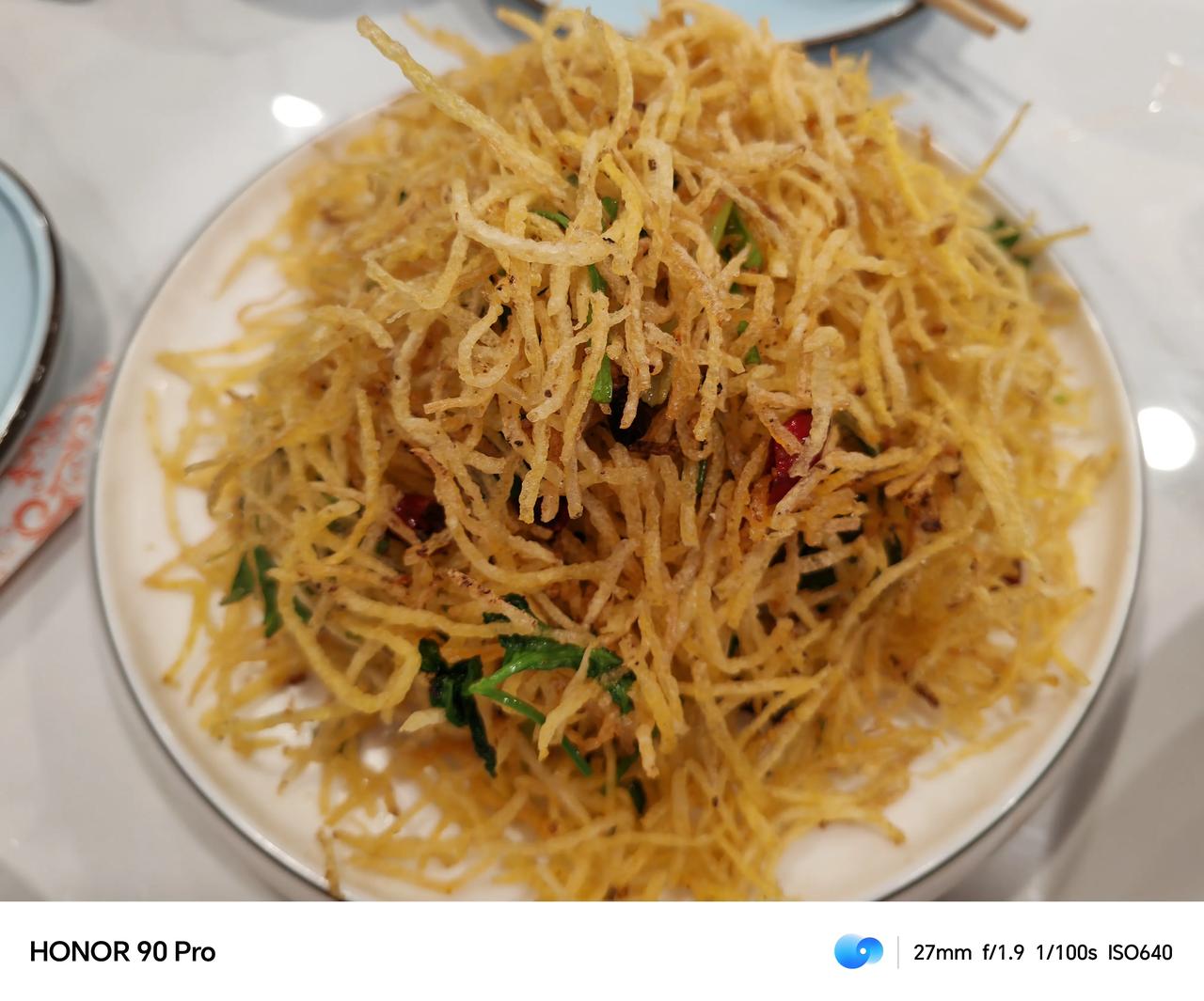 虽然我不是个美食博主，但是用荣耀90 Pro拍出的食物，还是很有食欲的，大家说是