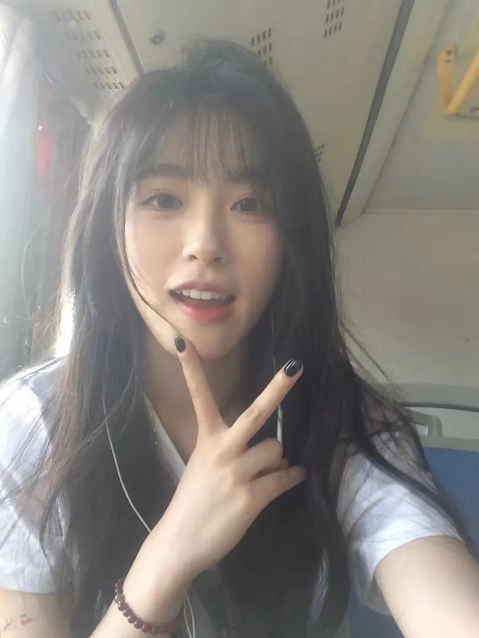 时光温柔，还需你懂；
生活可爱，也需你宠。
有你在，每日都是良辰美景。