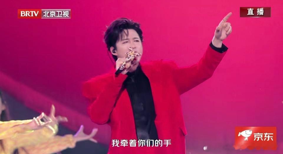 我滴妈呀刘宇宁太帅了上一秒还在和朋友说今天直播收声有点干刘宇宁一张嘴 一点不干了