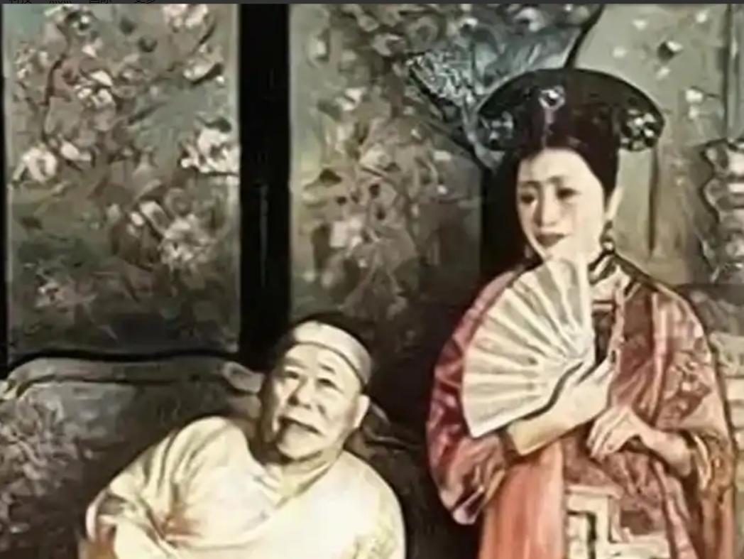 1798 年，88 岁的乾隆娶了 13 岁的晋妃。乾隆共有 45 位妃嫔，晋妃是