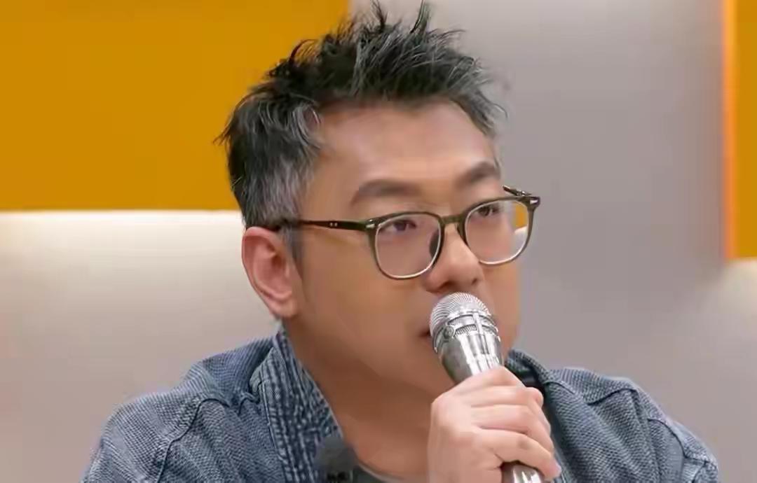 近日，音乐选秀节目又出大瓜了！乐评人梁源在节目上把欢子骂得抬不起头，说人曲风过时